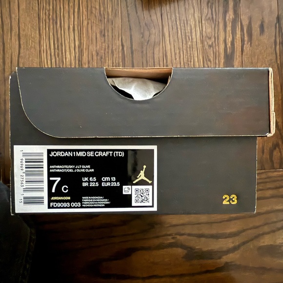 Lightly used Toddler Jordans need a new home! Size 7c - Picture 4 of 6